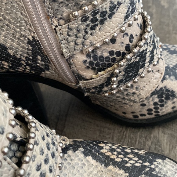 Snakeskin print Steve Madden booties - Picture 4 of 4